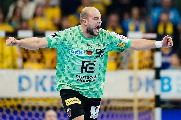 Berlins-Paul-Drux-jubelt-ueber-ein-Tor