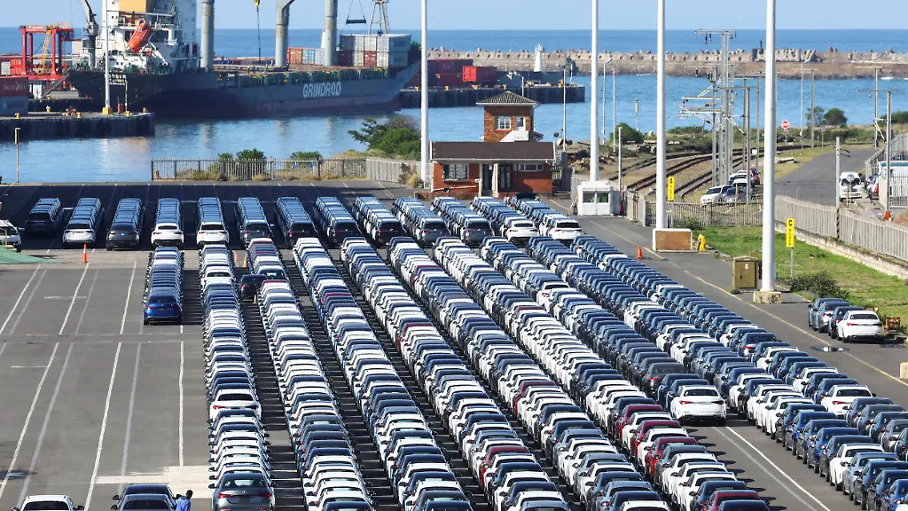 2022-07-07T151813Z-1748129050-RC207V9IHNVQ-RTRMADP-3-SAFRICA-ECONOMY