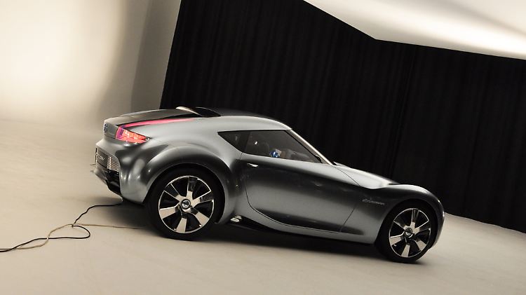 Unter der Haube steckt der Nissan Leaf. Die Optik des Esflow ist aber ungleich spannender.