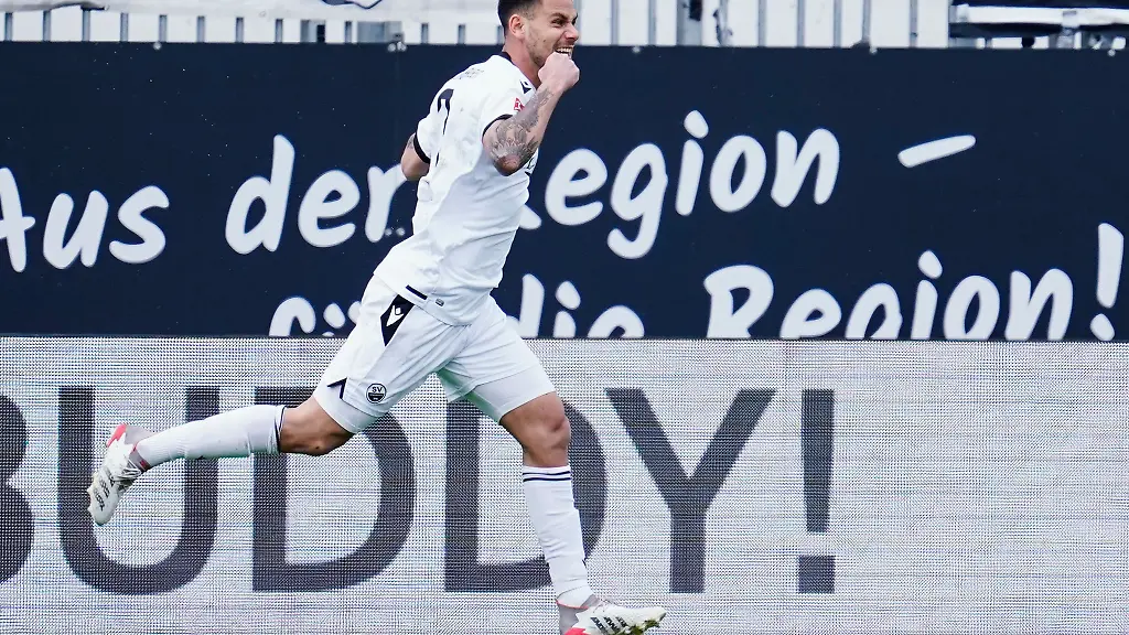 Sandhausens-Torschuetze-Dario-Dumic-jubelt