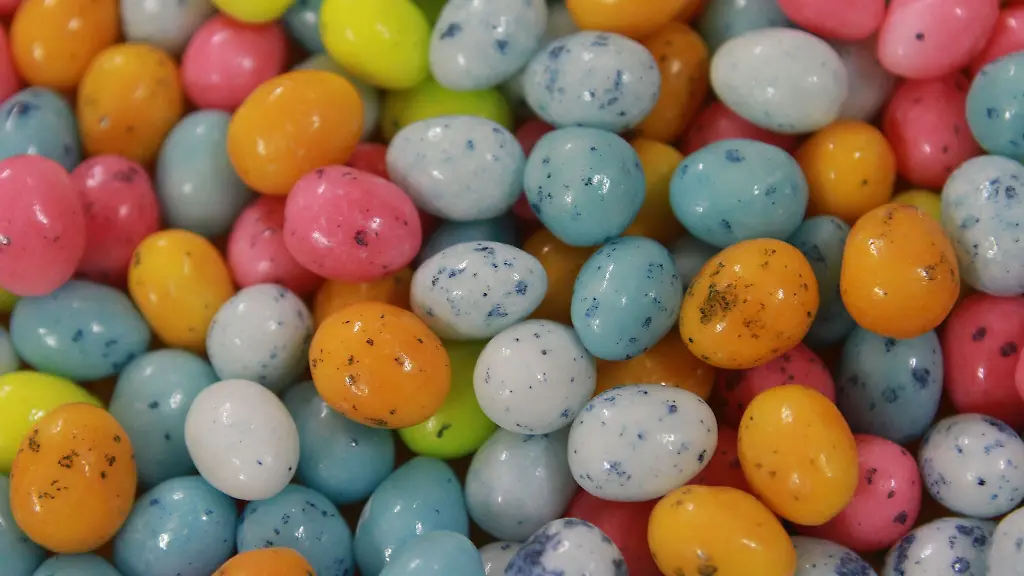 Eine-Transportwanne-mit-Dragee-Eiern-der-Bodeta-Suesswaren-GmbH-Oschersleben