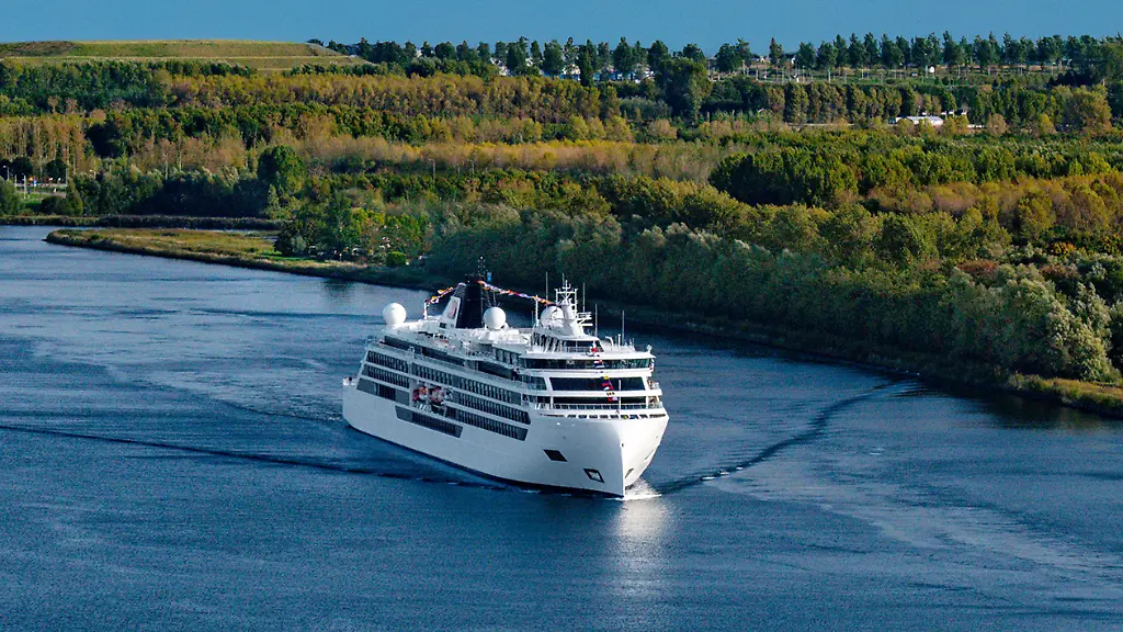 CC-Viking-Oceans-Rivers-Expeditions-Convoy-SKY