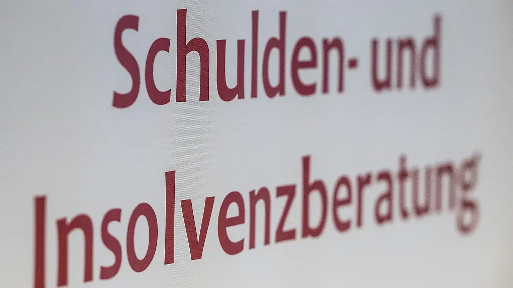 Der-Schriftzug-Schulden-und-Insolvenzberatung-ist-zu-sehen
