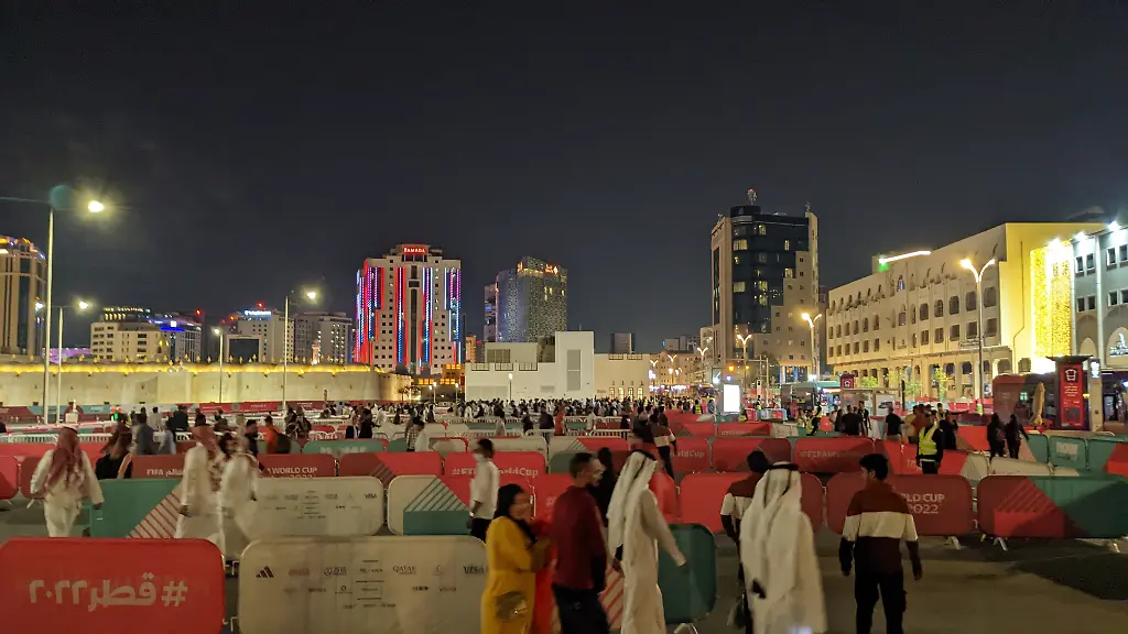 Metro-This-way-In-Katar-werden-die-Menschen-zu-Ameisen-und-es-amuesiert-sie