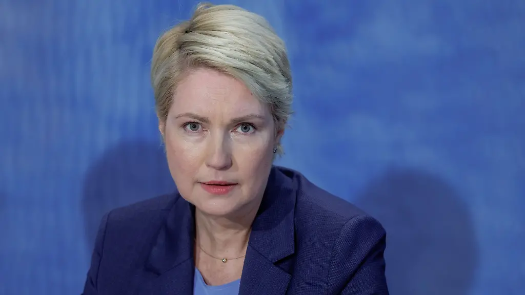 Manuela-Schwesig-SPD-Ministerpraesidentin-nimmt-an-einer-Pressekonferenz-teil