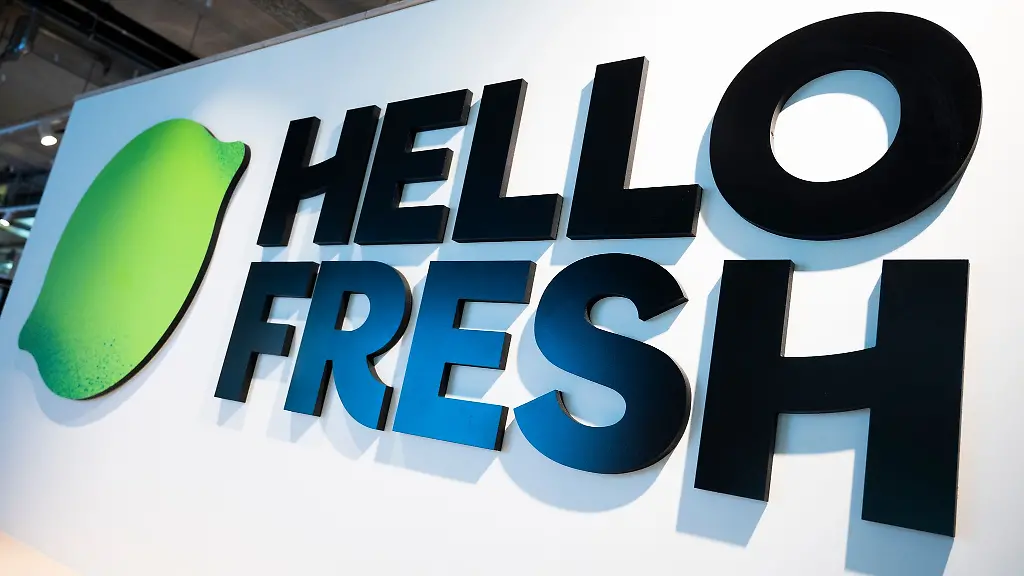 Das-Logo-des-Unternehmens-HelloFresh-aufgenommen-im-Hauptsitz-des-Unternehmens-beim-ersten-RoundTable-Startups