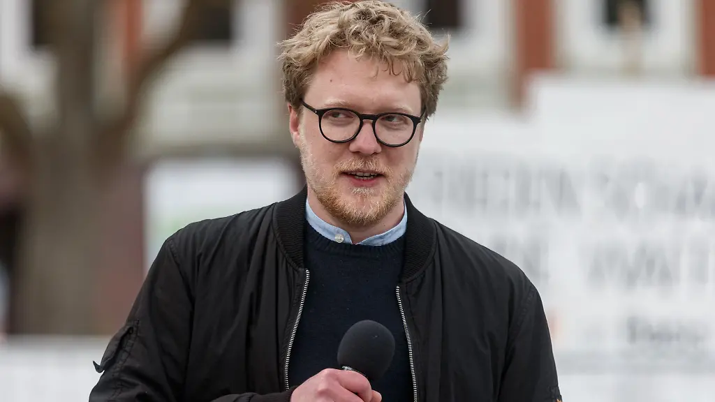 Lasse-Petersdotter-der-Landtagsfraktionschef-der-Gruenen-in-Schleswig-Holstein