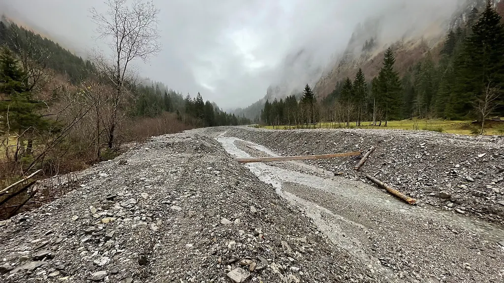 Blick-auf-den-Rappenalpbach-bei-Oberstdorf