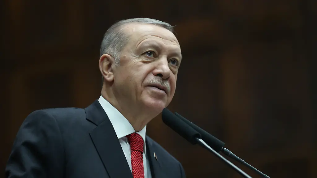 2022-11-02T112800Z-2042429341-RC2NDX9BUOOR-RTRMADP-3-TURKEY-POLITICS-HEADSCARF