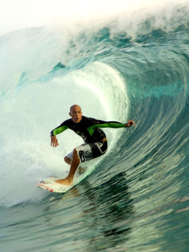 Der US-amerikanische Profisurfer Kelly Slater in einer Szene aus "Ultimative Wave Tahiti 3D".