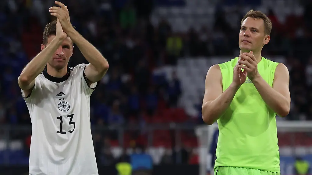 Spielen-beide-ihre-vierte-WM-Thomas-Mueller-l-und-Torwart-Manuel-Neuer