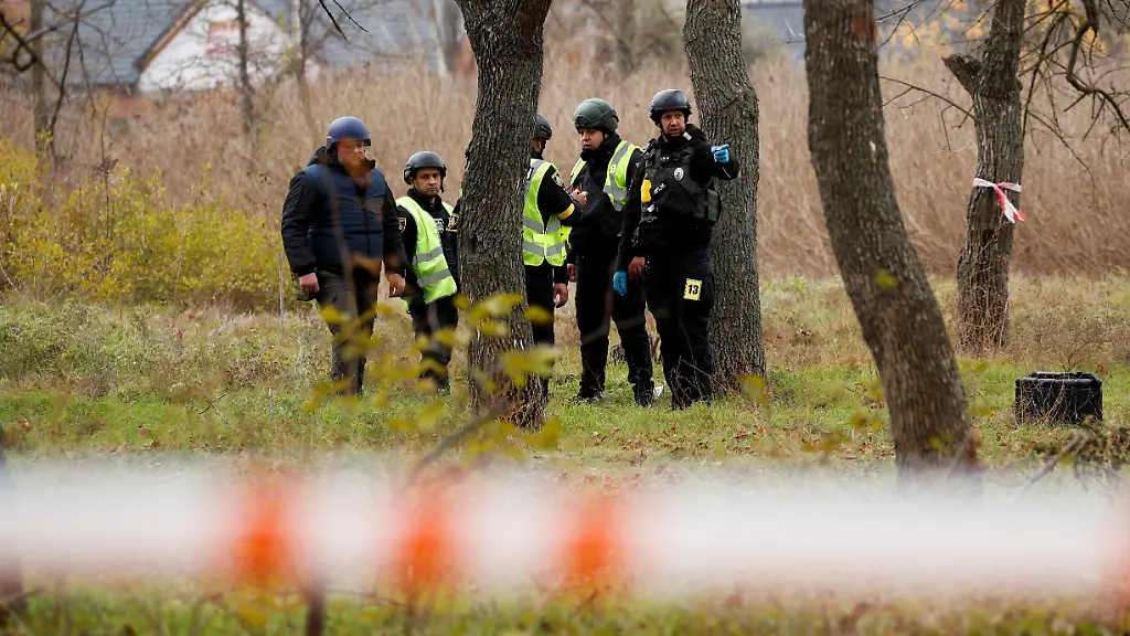 2022-11-16T180512Z-173723641-RC2WMX9JY55J-RTRMADP-3-UKRAINE-CRISIS-KHERSON