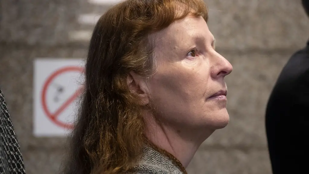 Hannelore-Richter-fruehere-Fuehrungskraft-der-AWO-betritt-das-Landgericht-in-Frankfurt