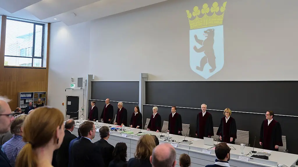 Die-Richter-des-Verfassungsgerichtshofes-bei-der-Verhandlung-im-September