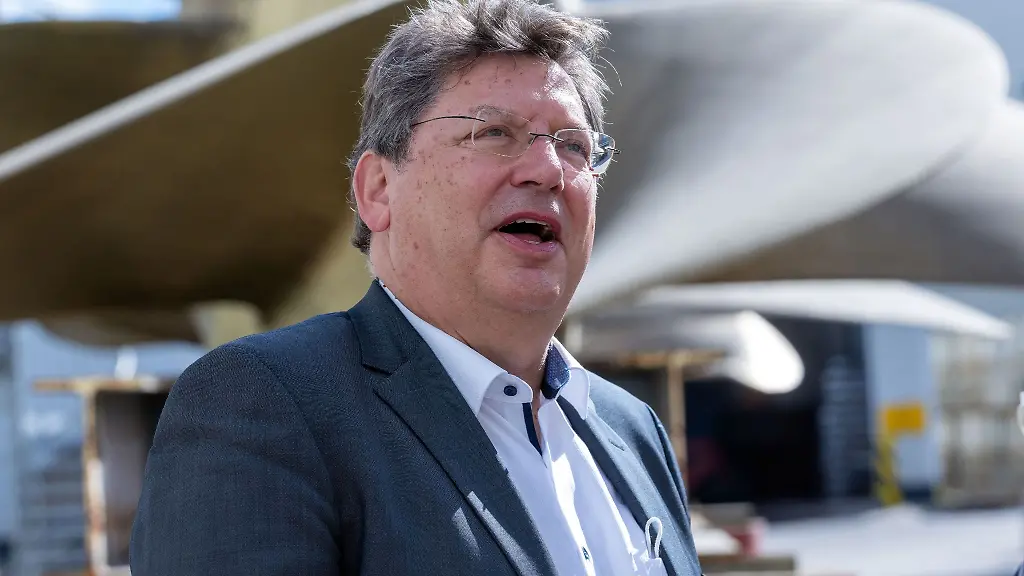 Reinhard-Meyer-Wirtschafts-Tourismus-und-Verkehrsminister-von-Mecklenburg-Vorpommern