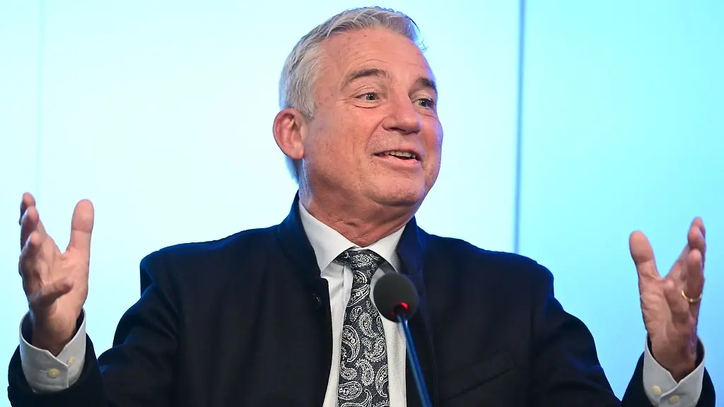 Baden-Wuerttembergs-Innenminister-Thomas-Strobl-CDU-spricht-bei-der-Landespressekonferenz