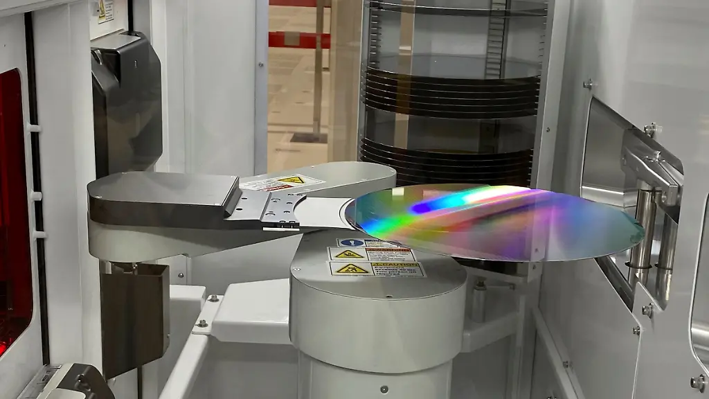 2021-09-17T123853Z-1039110123-RC2ORP9B4AXU-RTRMADP-3-INFINEON-AUSTRIA