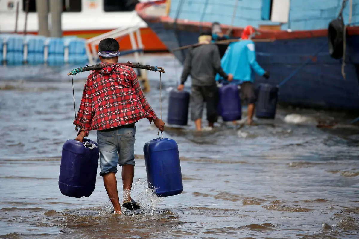 2020-11-20T090259Z-839971933-RC2X6K9IS214-RTRMADP-3-CLIMATE-CHANGE-INDONESIA