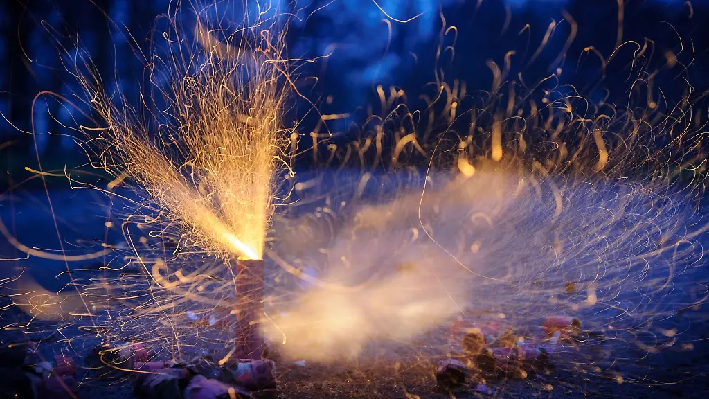 Boeller-explodieren-bei-Anbruch-der-Dunkelheit
