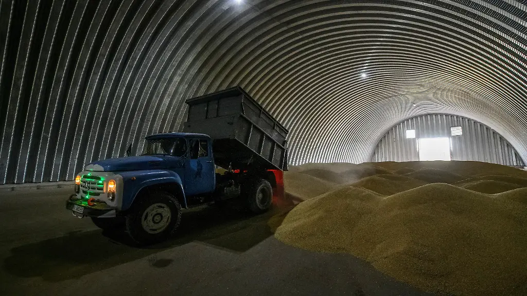 2022-10-30T195342Z-1488258689-RC2ZSV99M19M-RTRMADP-3-UKRAINE-CRISIS-GRAINS