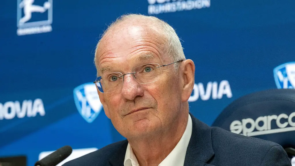 VfL-Bochum-mit-Hans-Peter-Villis-Vorstandsvorsitzender-vor-dem-Spiel-gegen-Werder-Bremen