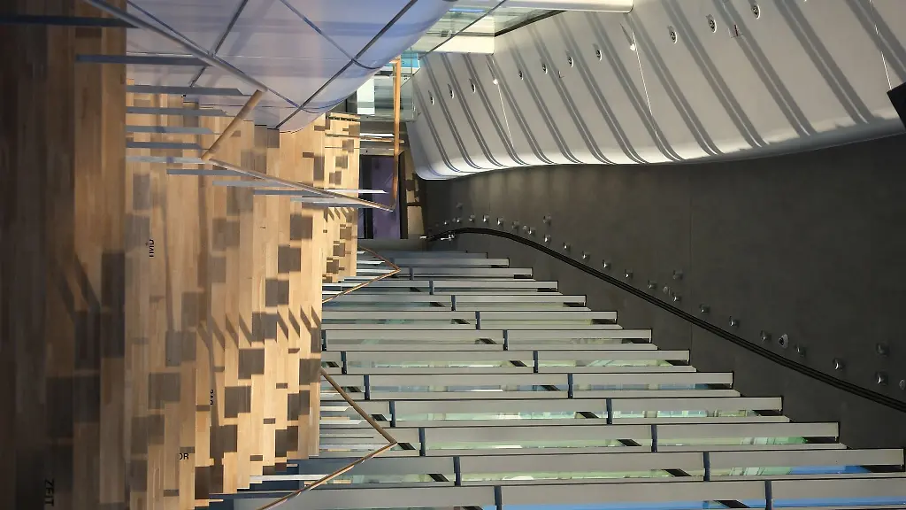 Moderne-Architektur-im-Inneren-der-Deutschen-Nationalbibliothek