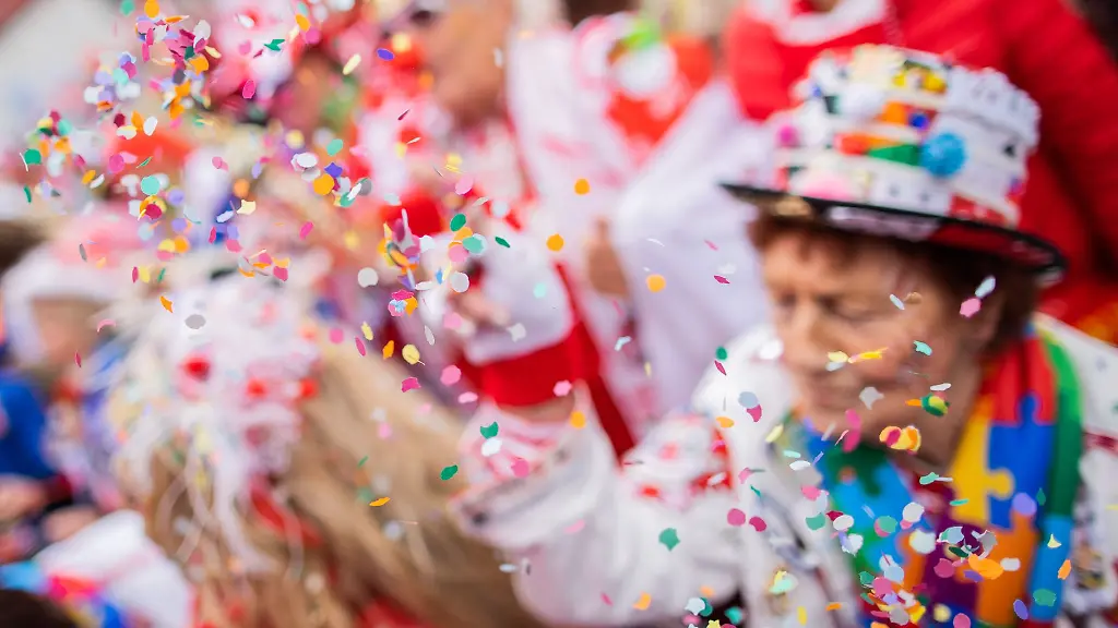 Jecken-feiern-Karneval