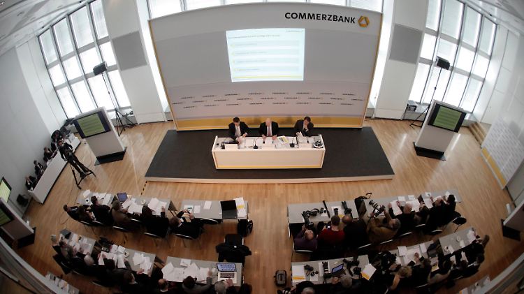Neue Umgebung, kleine Besetzung: Die Commerzbank gibt ihrer Bilanz-PK einen neuen Rahmen. 