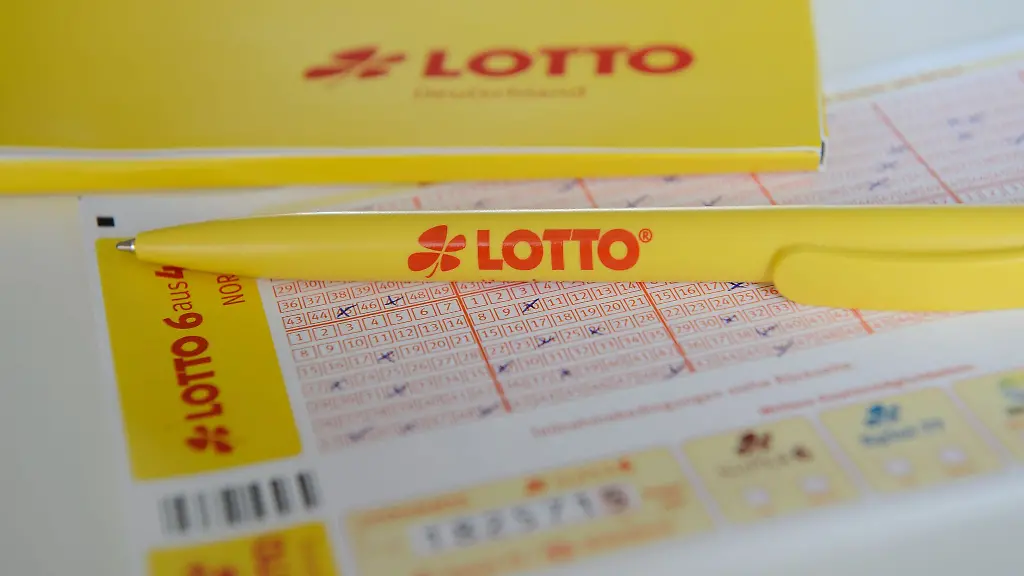 Egal-ob-6-aus-49-Eurojackpot-oder-Silvester-Millionen-Die-Chance-bei-einer-Lotterie-zu-gewinnen-ist-in-der-Regel-sehr-klein