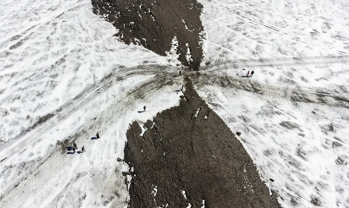 2022-09-11T151941Z-321090883-RC20FW9YRFH3-RTRMADP-3-CLIMATE-CHANGE-SWISS-ZANFLEURON