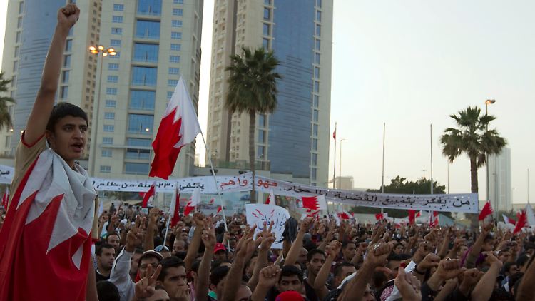 Trotz der Begnadigung von Oppositionellen gehen die Proteste in Manama weiter.