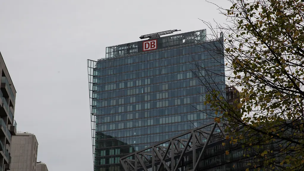 tsche-bahn-321200681