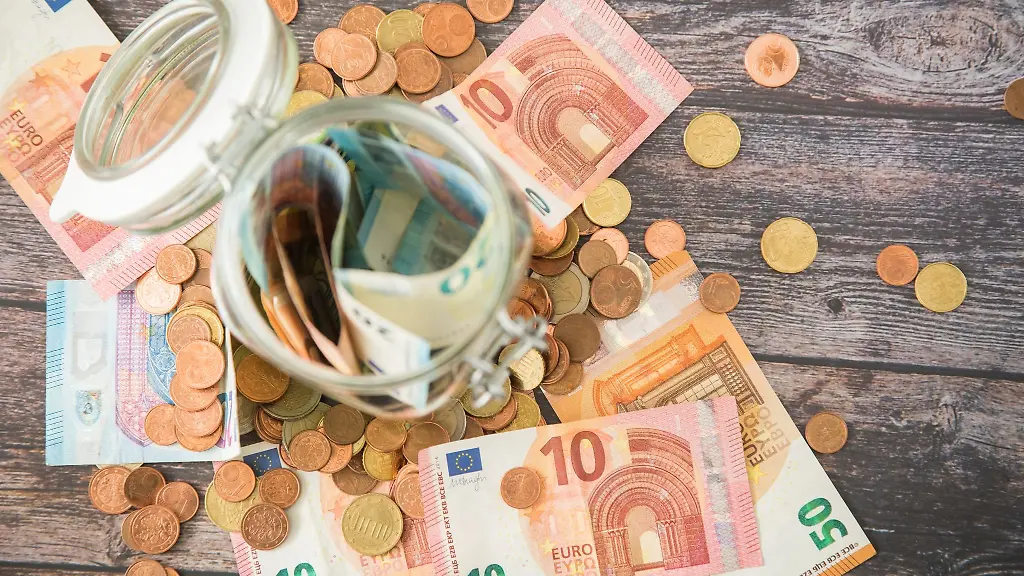 Zwar-kein-Geldregen-aber-immerhin-ein-wenig-Ertrag-die-Zinsen-aufs-Tages-und-Festgeld-werden-wieder-attraktiver