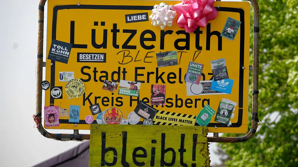 Das-Ortsschild-von-Luetzerath