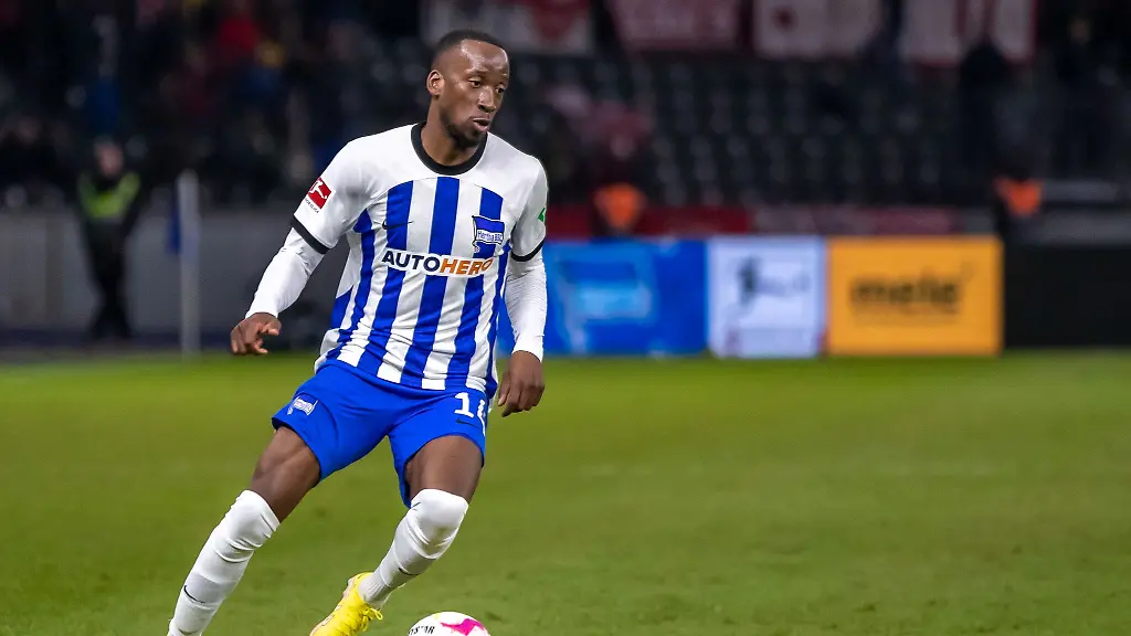 Fuenf-Tore-schoss-der-Belgier-Doki-Lukebakio-schon-gegen-Rekordchampion-Bayern-Muenchen