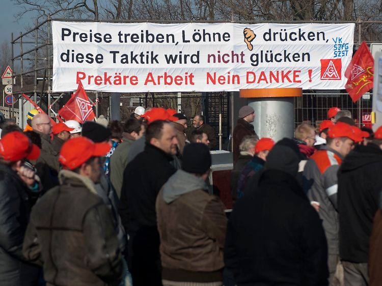 Hüttenaktionstag zur Wochenmitte: Die Gewerkschafter haben erkannt, dass "prekäre Arbeit" die Wirkung von Tarifabschlüssen untergräbt.