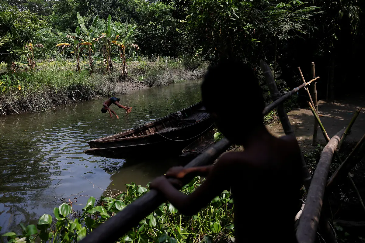 2022-10-19T230124Z-921048803-RC2VYV9AI165-RTRMADP-3-CLIMATE-CHANGE-BANGLADESH-FARMS