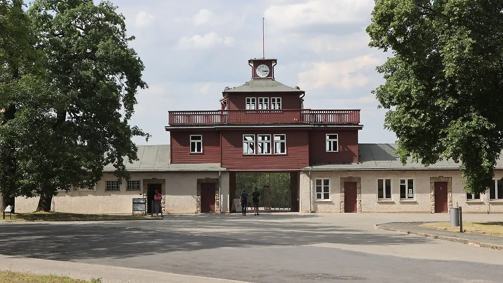 Das-ehemalige-Lagertor-des-Konzentrationslagers-Buchenwald