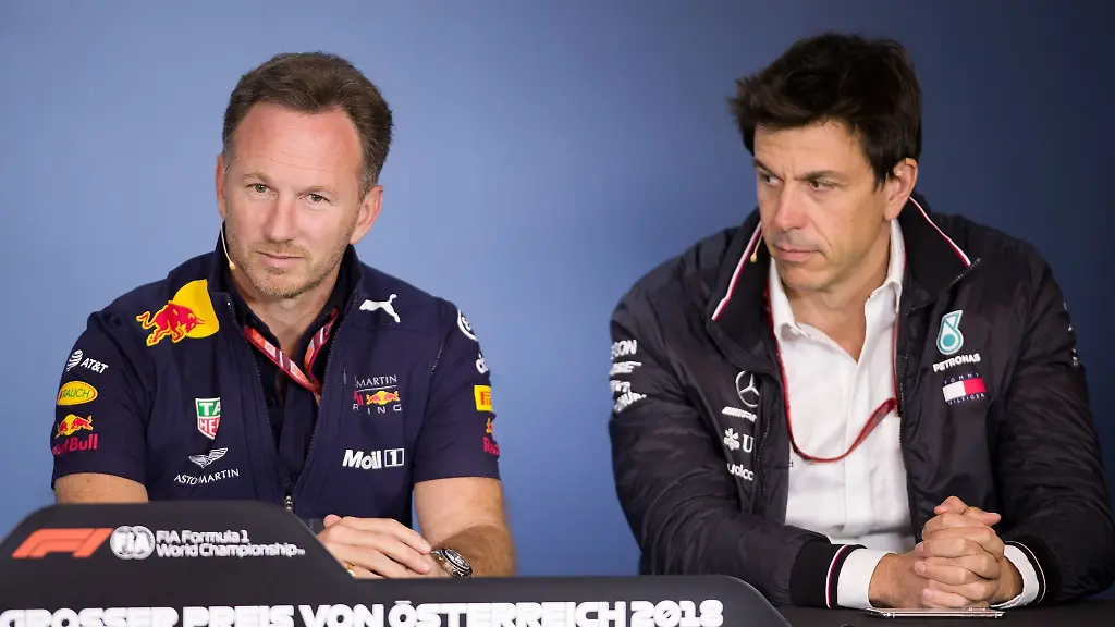 Christian-Horner-l-Red-Bull-Racing-Teamchef-und-Toto-Wolff-Mercedes-Motorsportchef-nehmen-an-einer-Pressekonferenz-teil