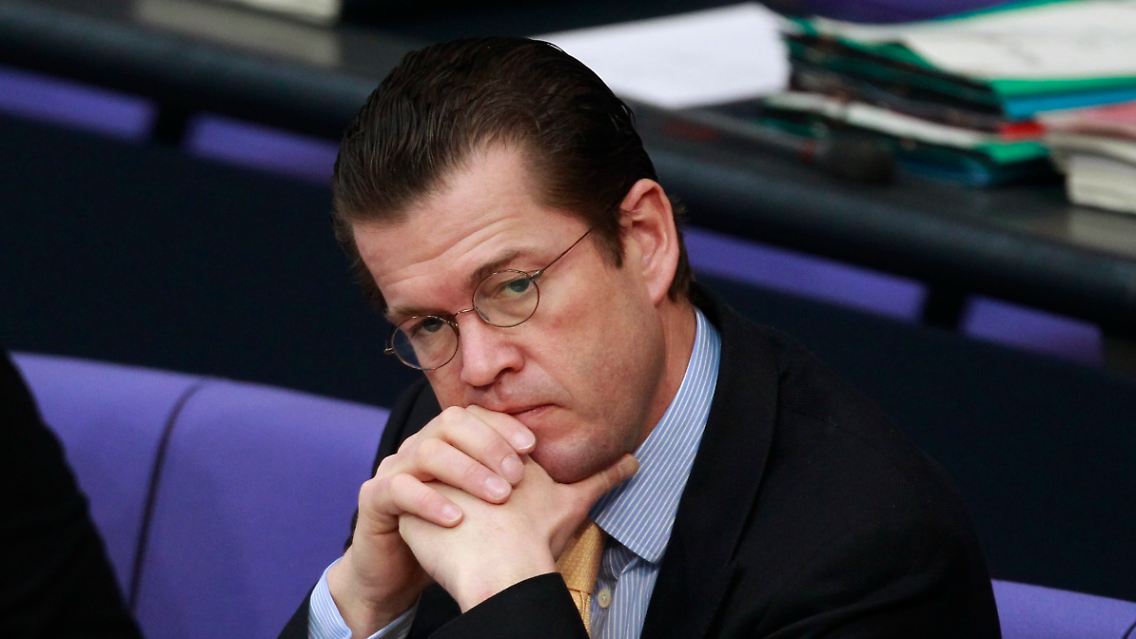 2011-02-24T103410Z_01_TPE06_RTRMDNP_3_GERMANY-MINISTER-PLAGIARISM.JPG3593685302750932391.jpg
