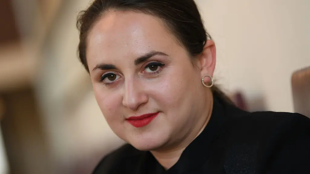 Die-georgisch-deutsche-Schriftstellerin-Nino-Haratischwili-wird-mit-der-Carl-Zuckmayer-Medaille-ausgezeichnet