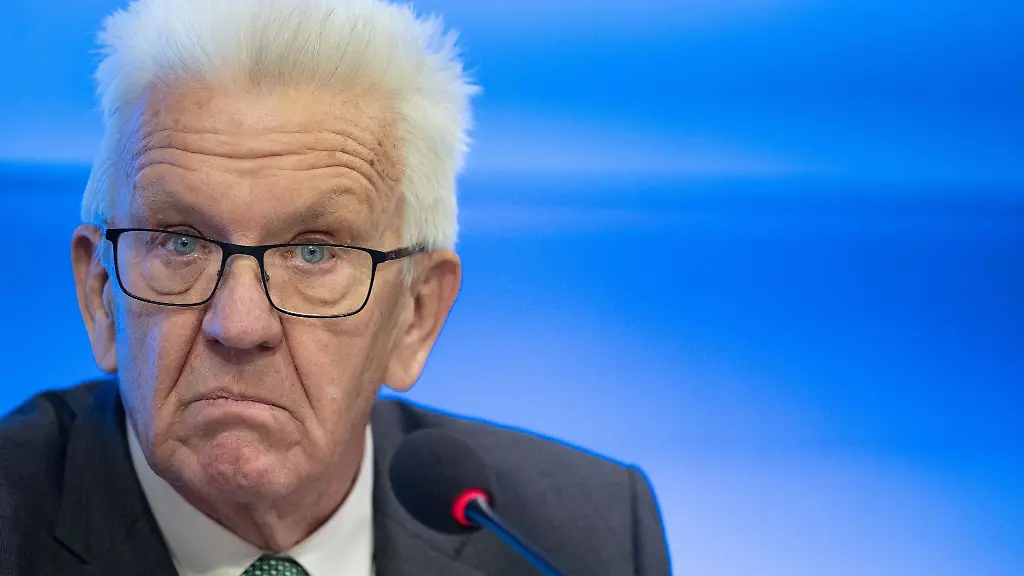 Baden-Wuerttembergs-Ministerpraesident-Winfried-Kretschmann-nimmt-an-einer-Pressekonferenz-teil
