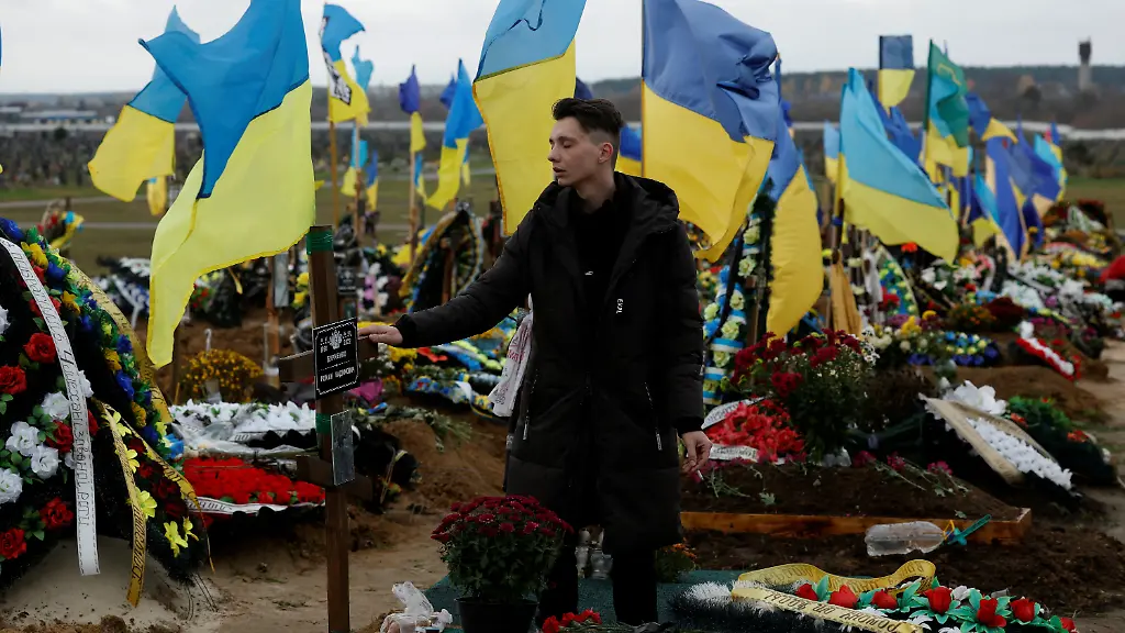 2022-10-23T174257Z-1393746175-RC2X6X9U3A6G-RTRMADP-3-UKRAINE-CRISIS-KHARKIV