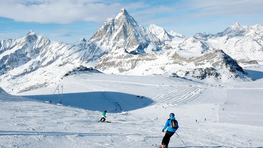 Zermatt-ist-eines-der-groessten-und-hoechstgelegenen-Skigebiete-der-Alpen-Matterhorn-Blick-inklusive