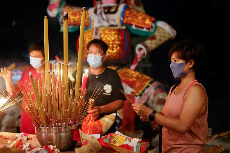 2022-10-18T230158Z-588465834-RC2NZV968RZ5-RTRMADP-3-HONGKONG-ISLAND