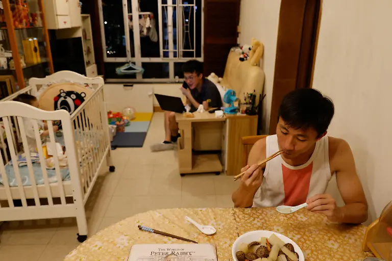 2022-10-18T230106Z-758288534-RC2Z0X91W66I-RTRMADP-3-HONGKONG-ISLAND