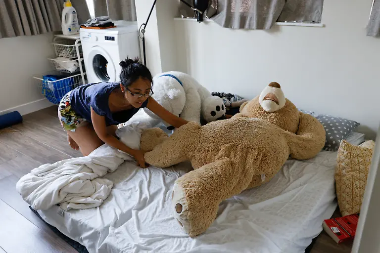 2022-10-18T230102Z-556050255-RC25KW9PTY5Q-RTRMADP-3-HONGKONG-ISLAND