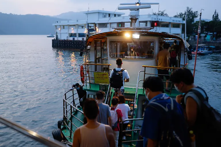 2022-10-18T230136Z-335587954-RC2M5W98ZDUR-RTRMADP-3-HONGKONG-ISLAND