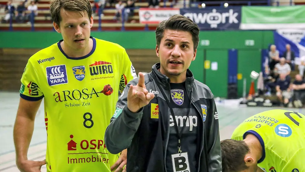 Till-Wiechers-M-spricht-mit-den-Spielern