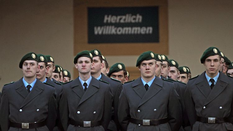 Die letzten Thüringer Wehrpflichtigen legen am 9. Februar auf Schloss Friedenstein in Gotha ihr Gelöbnis ab.